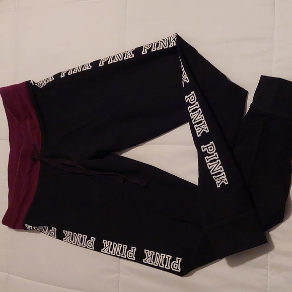 Victoria Secret pink yoga leggings M Logo Spell out Black Red White - Picture 1 of 4